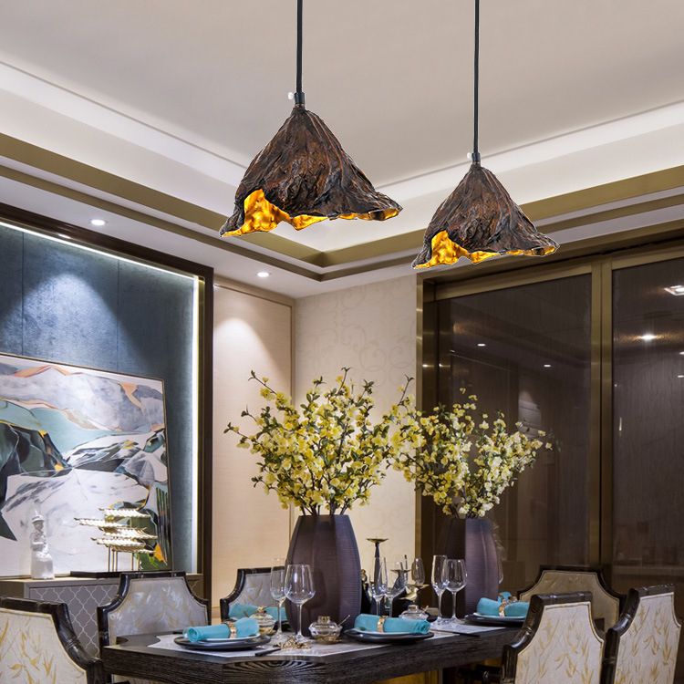 Forme de feuille de lotus flétrie Éclairage suspendu en métal de style postmoderne Lampe suspendue pour le chevet