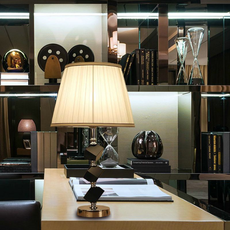 Bloque de cristal iluminación de mesa cónica Lámpara de noche blanca modernista de 1 cabeza para sala de estar