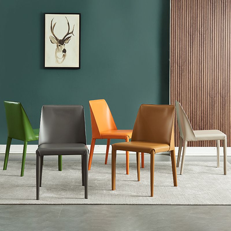 Silla sin brazos de comedor de metal contemporáneo, silla lateral de comedor de cuero para uso en restaurantes