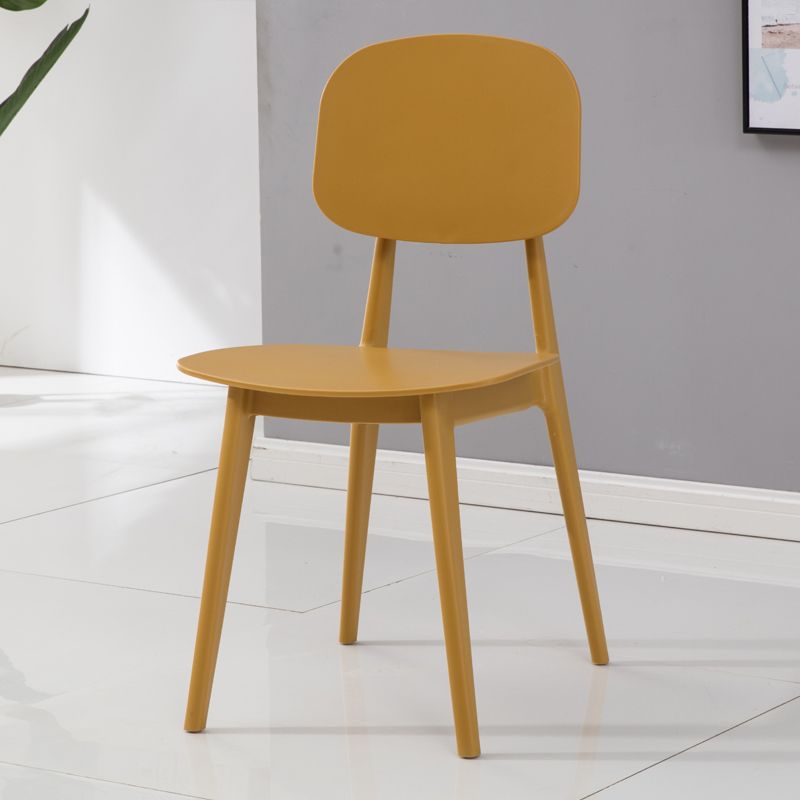 Chaise de salle à manger en plastique de finition mate, chaise de salle à manger à dossier ouvert empilable