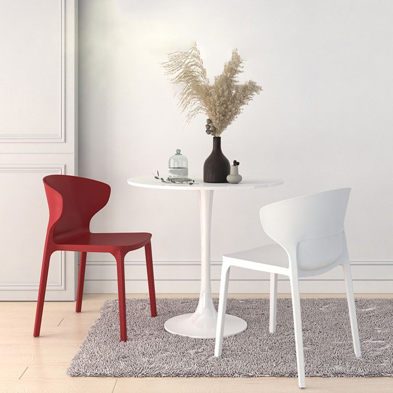 Sillas de comedor de plástico estilo escandinavo sin brazos Sillas con respaldo (juego de 4)
