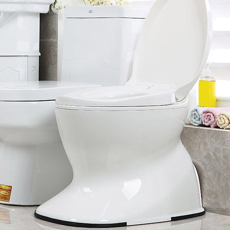 Contemporary Plastic Toilet Floor Mounted Toilet Bowl with Slow Close Seat for Bathroom