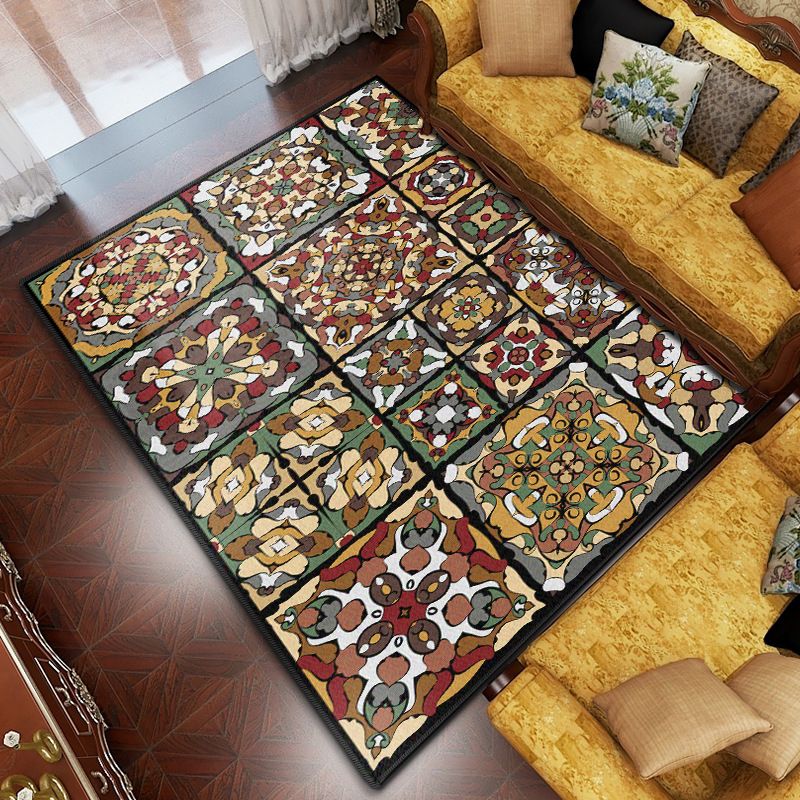 Brown Retro Carpet Polyester Graphic Carpet Stain Resistant Carpet for Home Decor