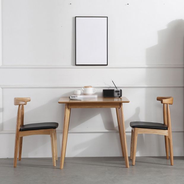 Silla lateral escandinava con respaldo abierto Silla de comedor tapizada con acabado mate