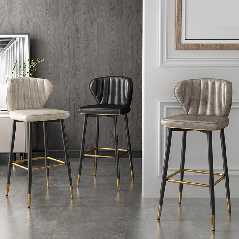 Taburete de bar de cuero contemporáneo, taburete con respaldo bajo para interiores con patas de acero