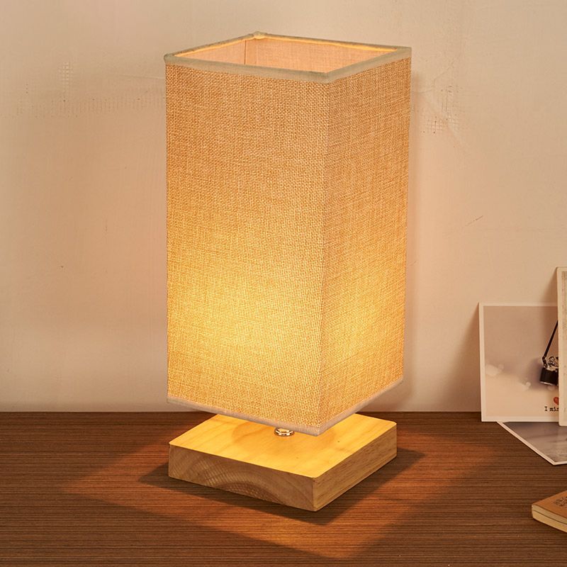 Lampada da tavolo rettangolare semplice in tessuto con illuminazione a 1 testa, lampada da comodino in beige con piedistallo in legno