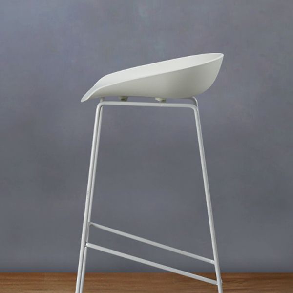 Modern Style Iron Bar Stool with Footrest Coffee Shop Casual Bar Stool