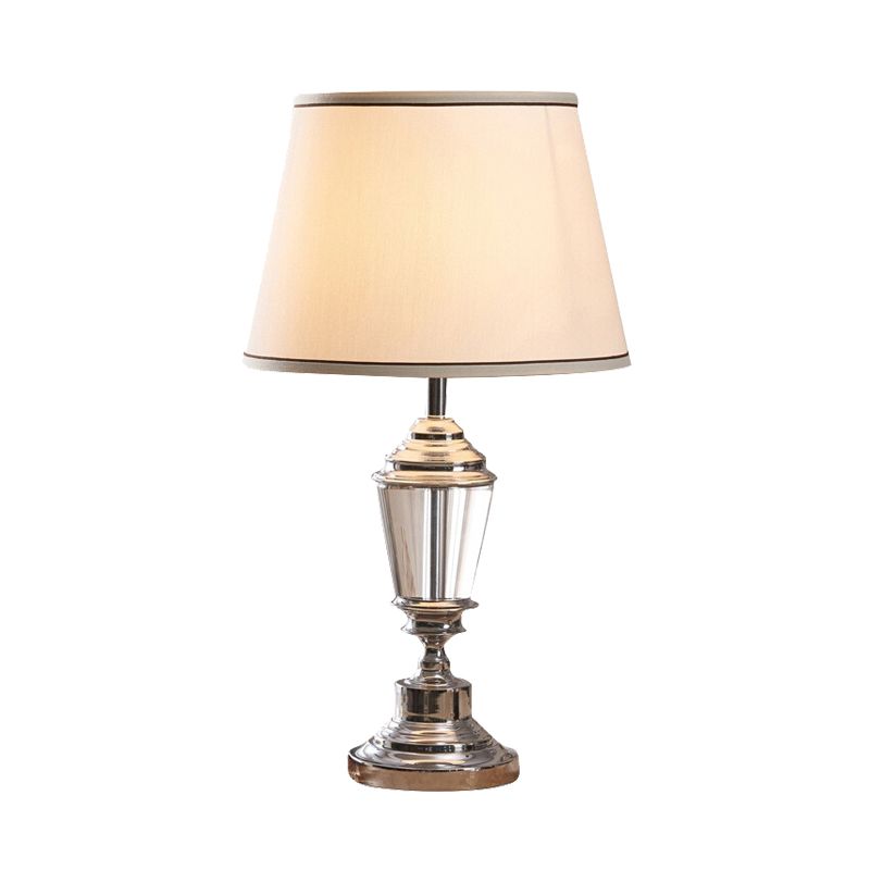 Lampada da comodino bianca a 1 testa con luce da scrivania ampia e modernista, con base metallica