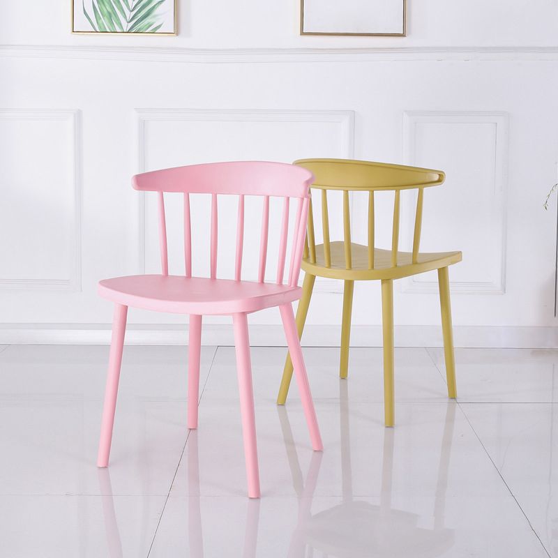 Accueil Chaise d'appoint contemporaine Ensemble de chaises de salle à manger en plastique à dossier Windsor