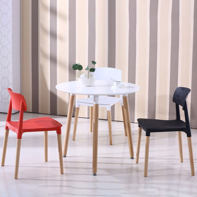 Silla de comedor sin brazos de plástico para el hogar, respaldo abierto, sillas laterales con patas de madera