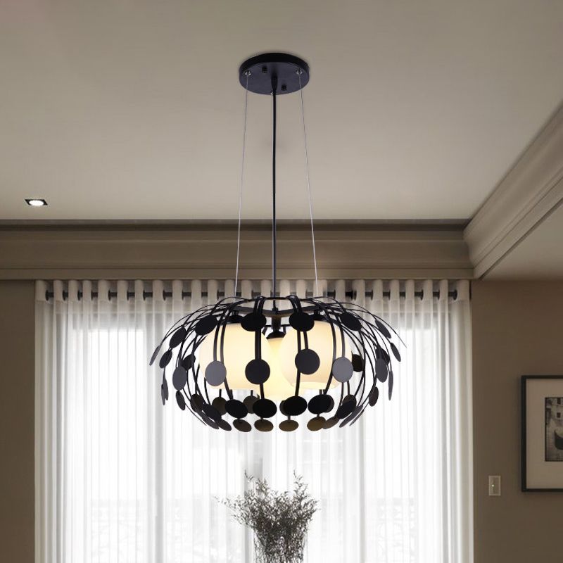 Chandelier de globe noir / blanc moderne 3 lumières en verre blanc suspendu plafonnier avec cadre en fer ovale