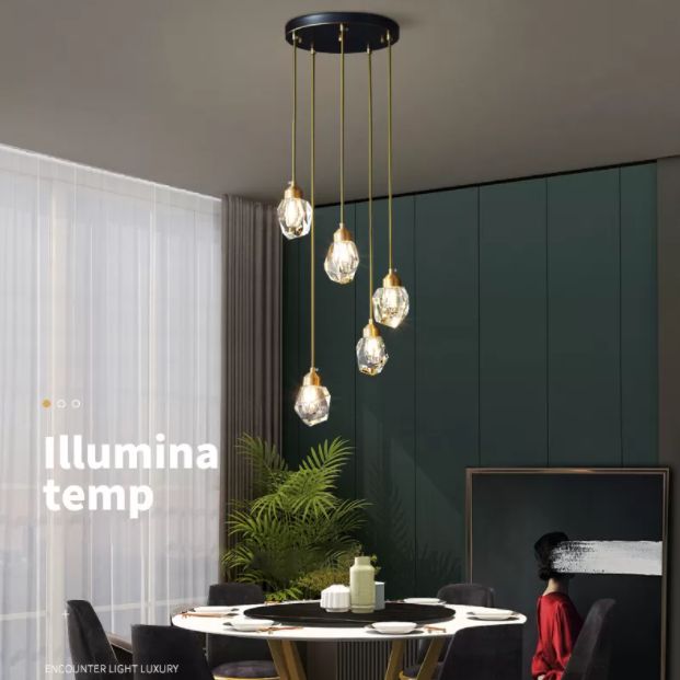 Minimalistische hangende lamp zwart-gouden edelsteenvormige hanger met kristalschaduw voor restaurant