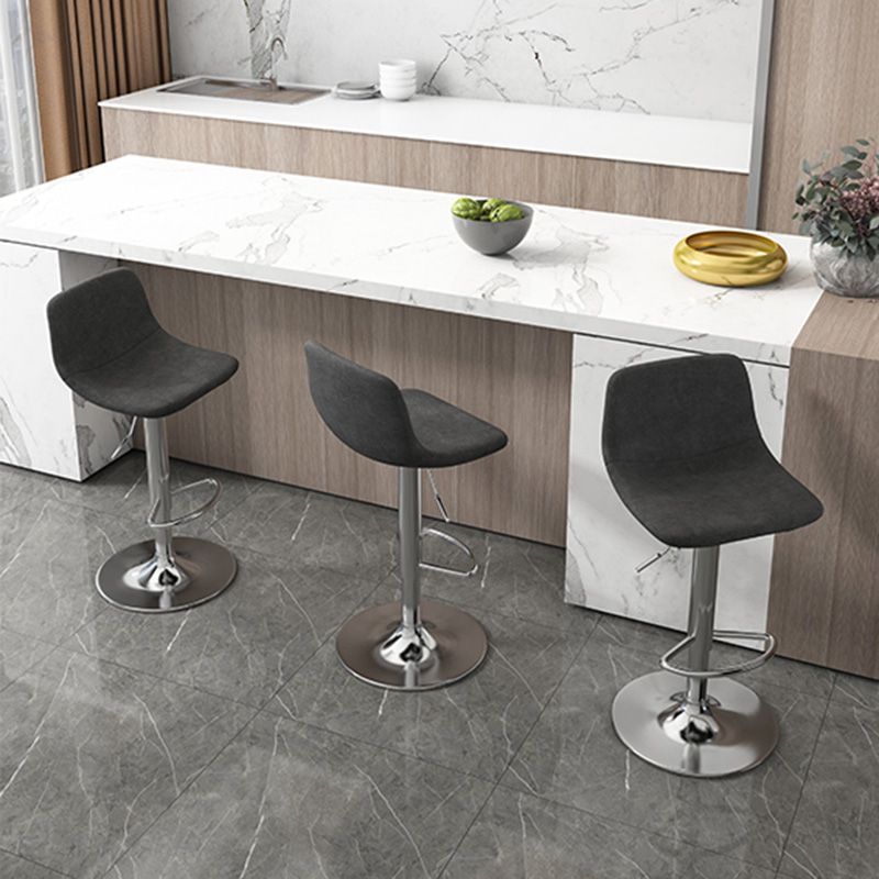 Taburete de bar de metal contemporáneo con respaldo para interior con asiento de cuero