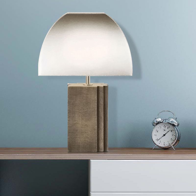 Grijze curvy taaklamp modern 1 kopstoffen bureau licht met rechthoekige harsbasis