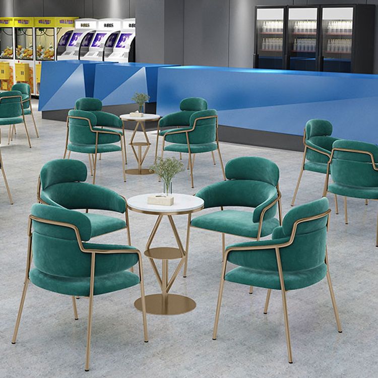 Sillas de comedor con brazo de terciopelo Glam, silla de comedor de metal para uso en restaurantes
