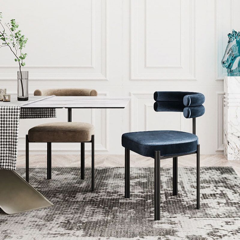 Chaise d'appoint de café en velours de style designer, chaise de salle à manger ouverte aux couleurs fraîches (Ensemble de 2)