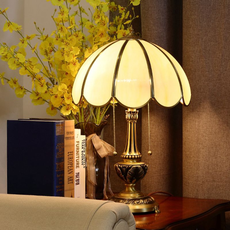 Gold 1-Bulb Nightstand Light Colonialist Beige Glass Scalloped Metal Table Lamp with Pull Chain