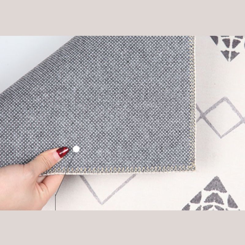Red Tone Retro Area Carpet Polyester Tribal Print Indoor Rug Non-Slip Backing Carpet for Living Room