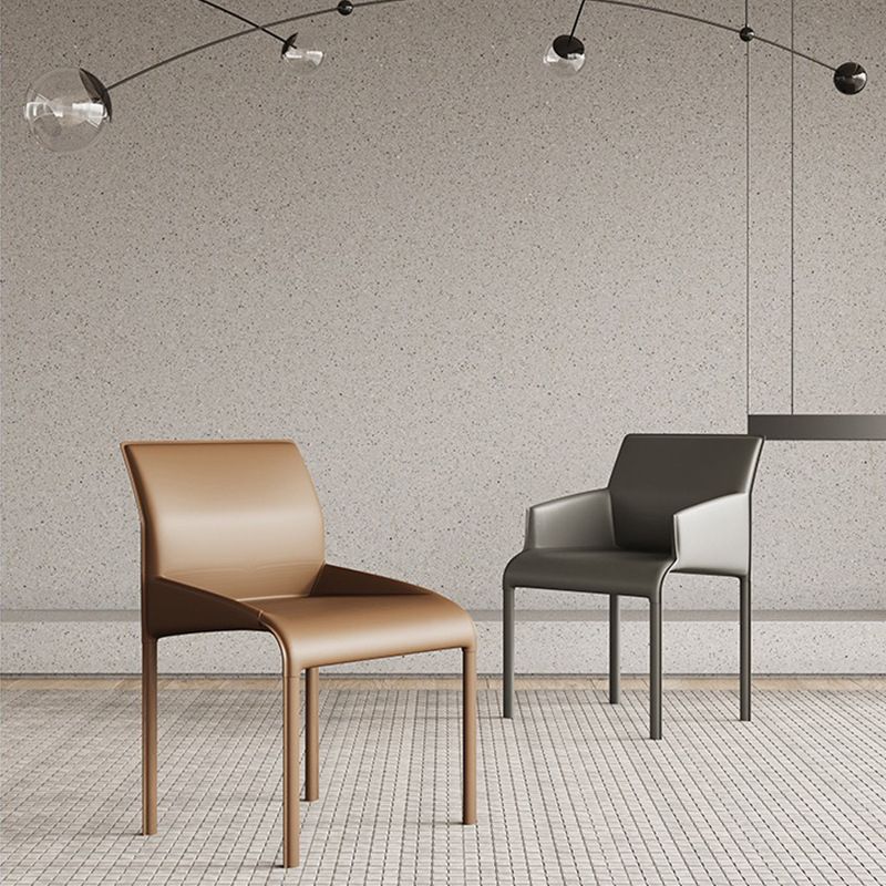 Zeitgenössischer Stil Metal Dining Armstuhl Mattes Finish Square Essstuhl für den Heimgebrauch