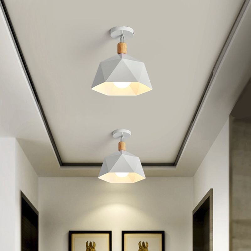 Lámpara de montaje en techo giratoria Macaron de 1 bombilla metálica semi empotrada Polygon Corridor en verde/gris/blanco con detalles en madera