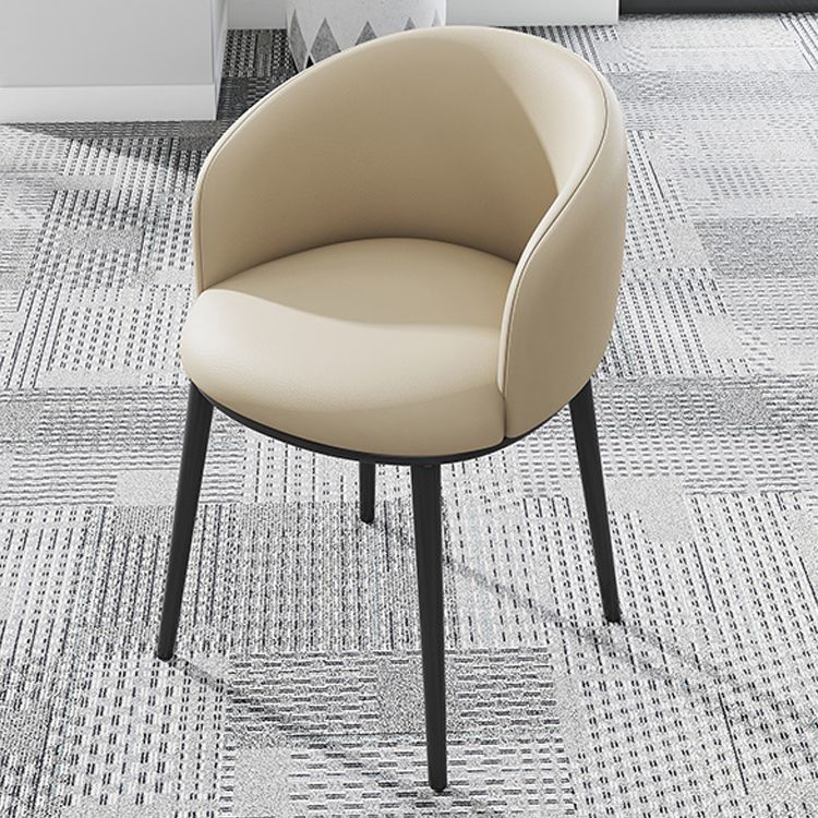 Silla de comedor tapizada moderna con respaldo sólido y acabado mate