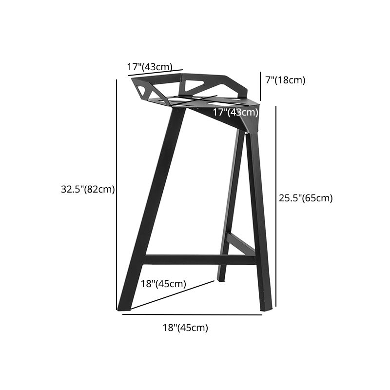 Taburete de bar con respaldo bajo de hierro negro, taburete alto de diseño ahuecado de estilo industrial