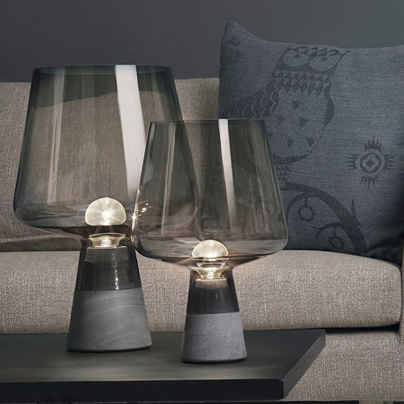 Una bombilla Lámpara de mesa contemporánea Descripción transparente Decoración del dormitorio Noche de dormitorio