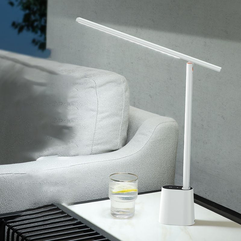 Lampe de table à LED concise moderne lampe de table linéaire en métal pour chambre à coucher