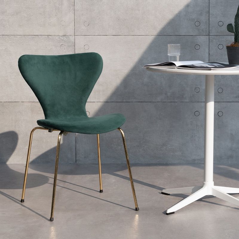 Silla lateral de terciopelo escandinavo para restaurante, silla de comedor con respaldo lateral y acabado mate
