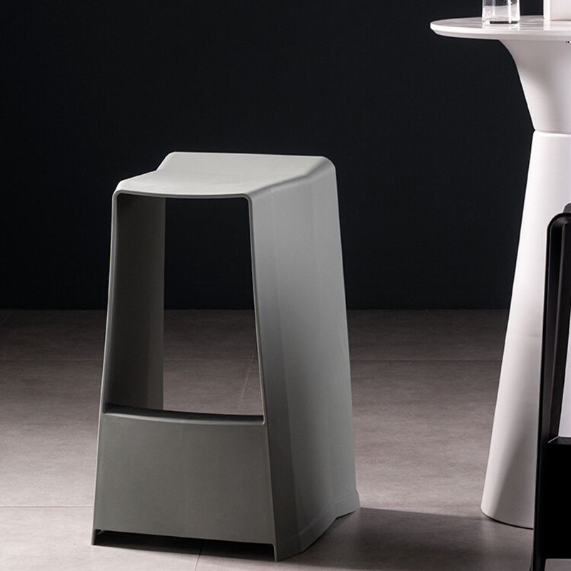 Modern Style Plastic Counter Stool Armless Barstool with Footrest