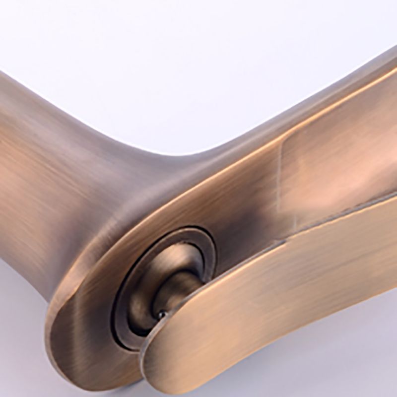 Traditional Kitchen Faucet Brass Low Profile Standard Kitchen Faucets with Single Handle