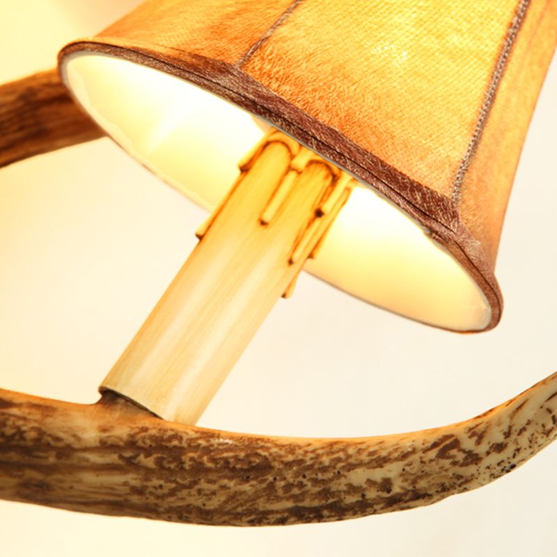 Luminaire mural à chambre conique à la résine et tissu 4 lumières 4 lampe applique beige avec conception de wapiti