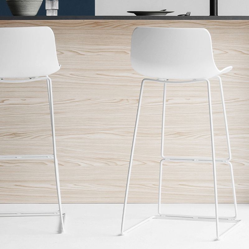 Modern Style Bar-stool Bucket Plastic Bar Stool with Metal Legs for Home