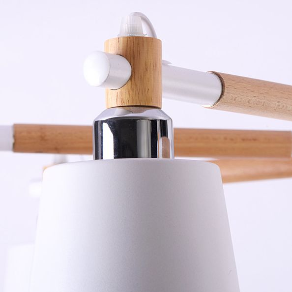 Radialer hölzerner Kronleuchter nordischer Pendelleuchte mit sich verjüngter Metallschatten