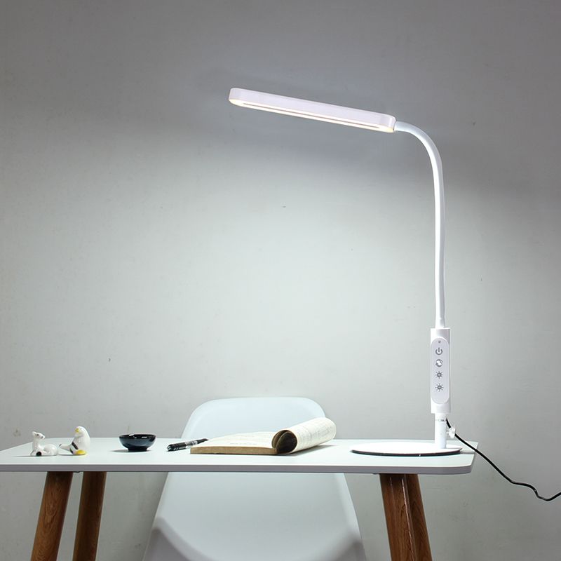 Lampe de table linéaire lampe moderne en métal.