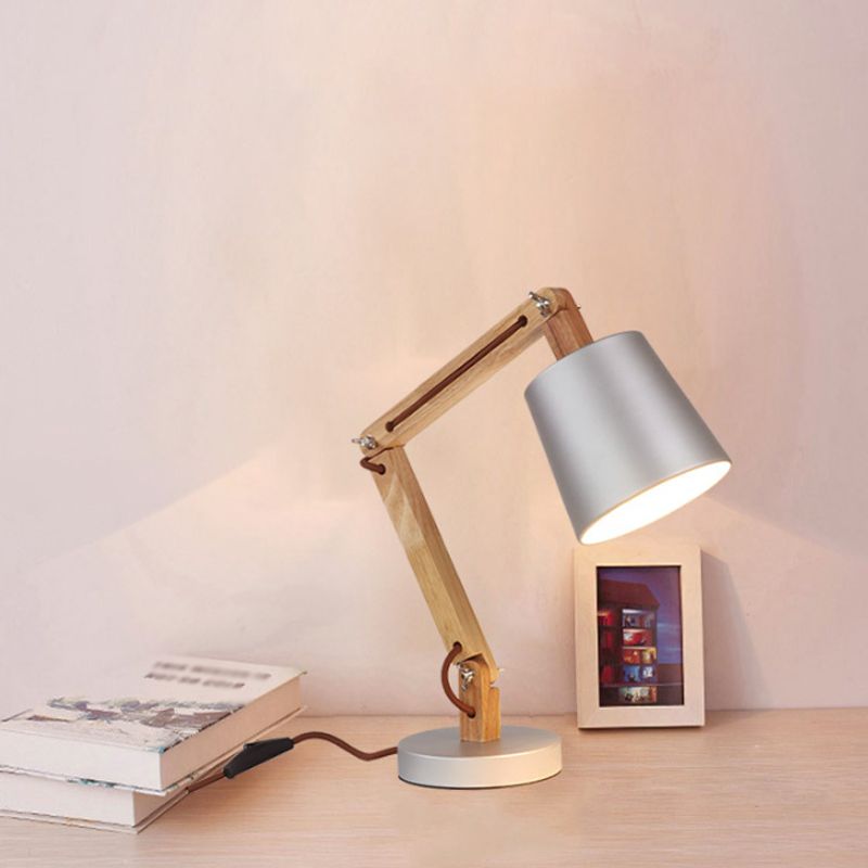 Lampada da scrivania moderna con paralume a secchiello in argento, lampada da lettura moderna in metallo a 1 luce con braccio oscillante in legno