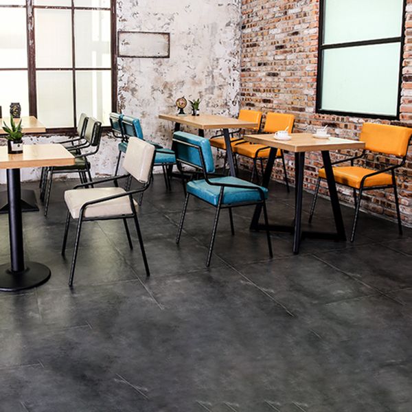 Silla de comedor industrial de cuero con respaldo abierto y acabado mate (juego de 4)