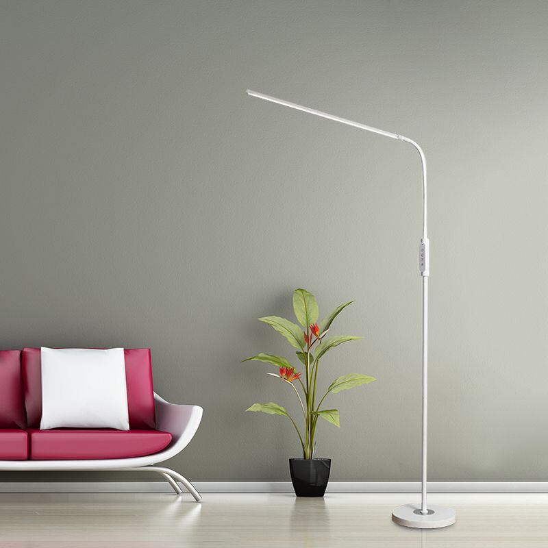 Verstelbare metalen lineaire staande lamp Modernistische zwart/witte LED -vloer Leeslicht met schakelaar