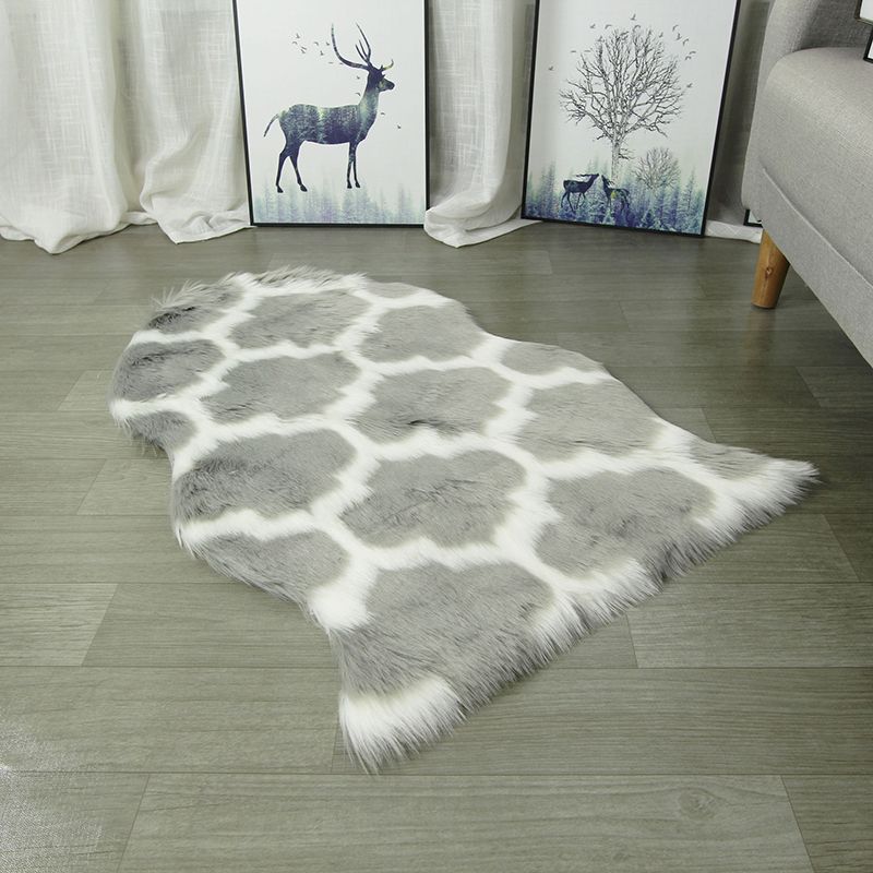Stylish Black Carpet Geometric Pattern Polyester Area Rug Easy Care Area Rug for Home Decor