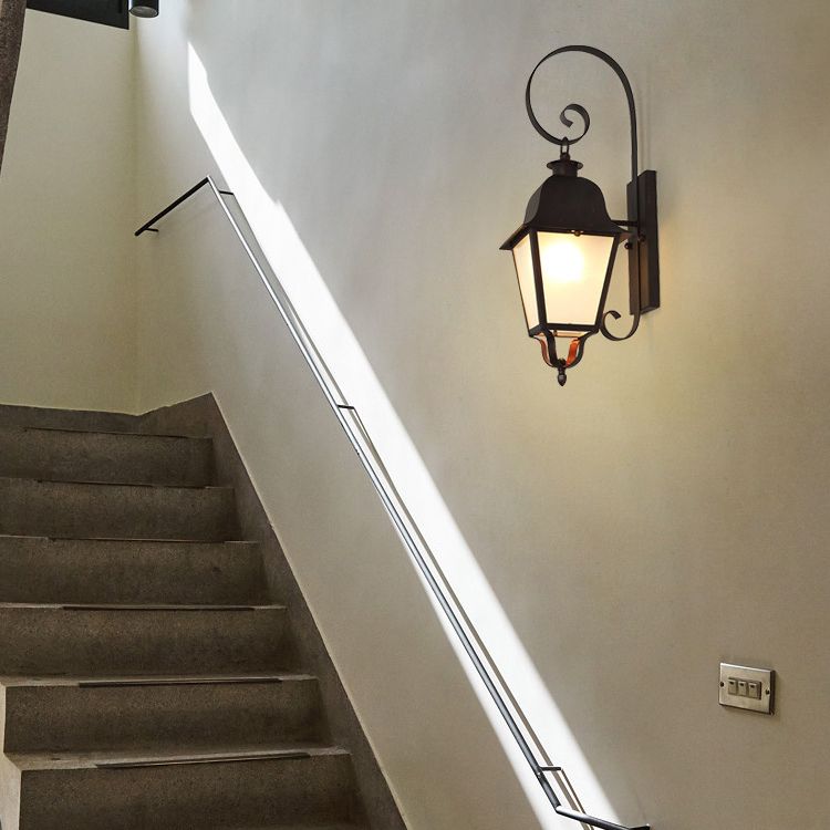 Lámpara de pared metálica de una sola luz vintage, aplique de pared impermeable para exteriores con brazo fijo para escaleras y pasillos
