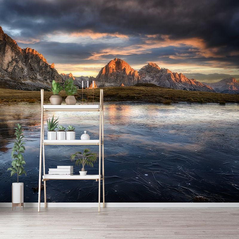 Wunderschöne Wandtapete mit Berglandschaft für die Wohnzimmerdekoration in dunkler Farbe
