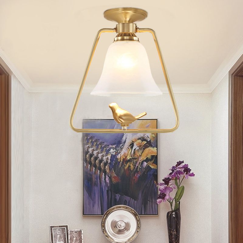 Gefrertete Glasgolddecke Beleuchtung Glockenform 1 Kopf Vintage Semi Flush Light mit Trapezkäfig und Vogeldesign
