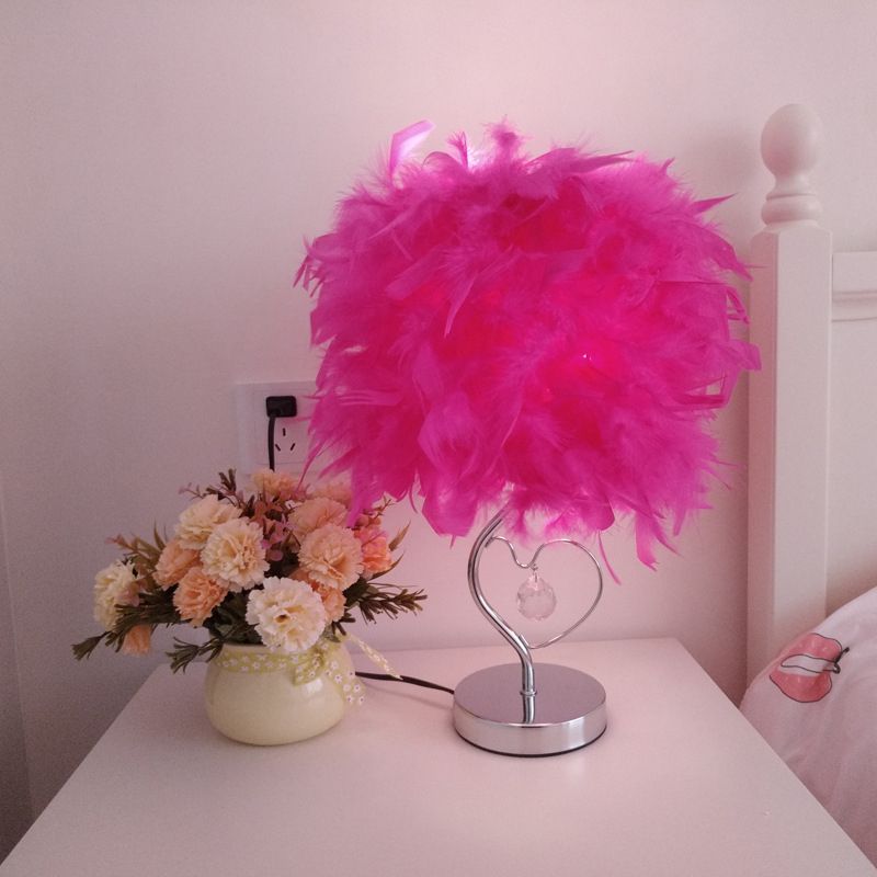 Lampada da tavolo nordica a forma di cuore amoroso con piume, 1 lampadina, lampada da tavolo decorata in cristallo in rosso/blu/bianco