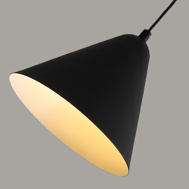 3 lumières Nordic Pendante Lighting Conical Drop Laut avec de l'ombre en métal pour salle à manger