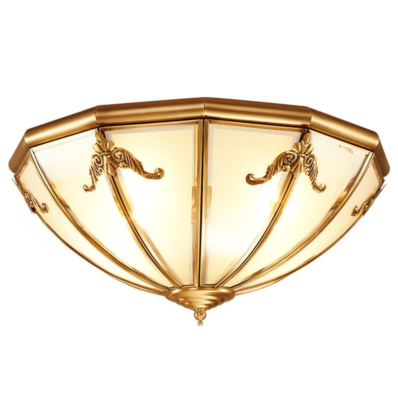 Traditionelle invertierte Nahe zur Deckenbeleuchtung Glasflushmount Beleuchtung in Brass