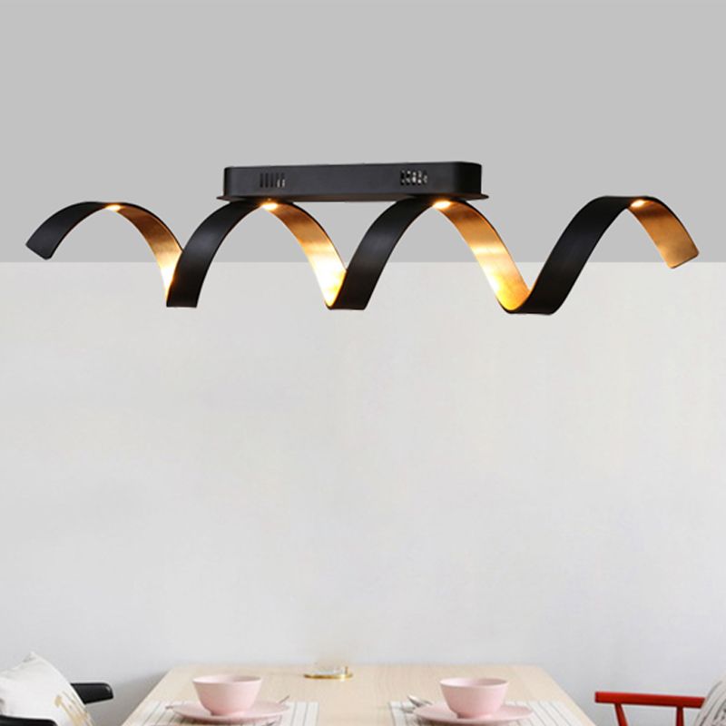 Semi Plafonnier LED Lineal Métallique Style Moderniste 4-Luz Éclairage de Techo Retorcida en Negro para Salón