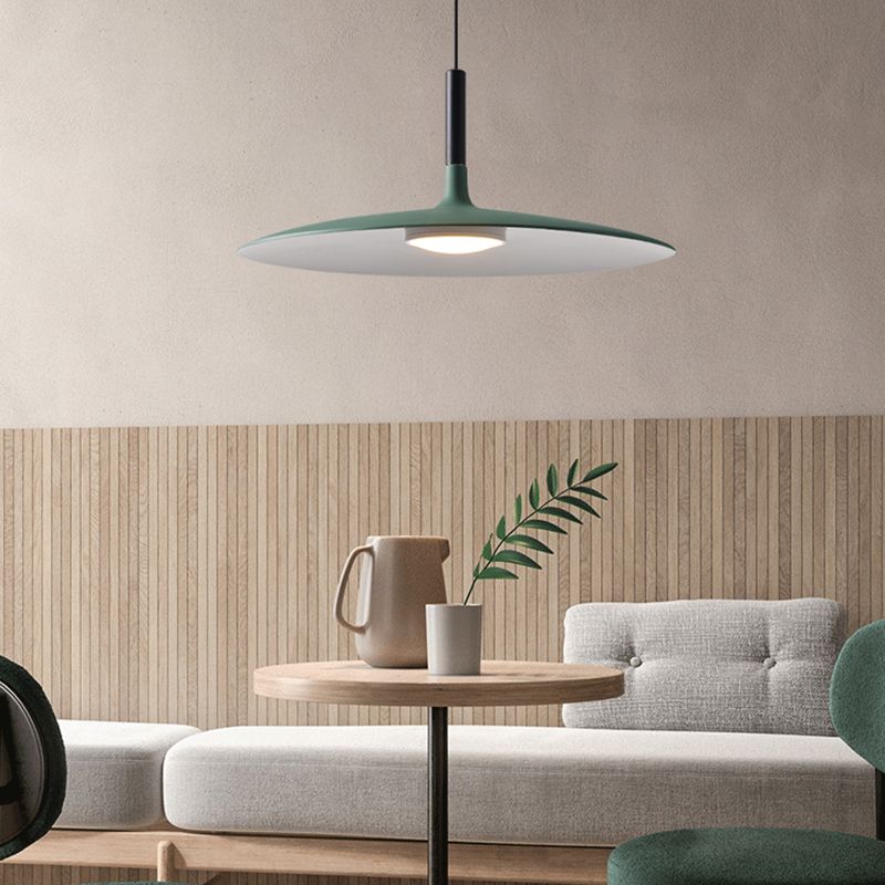 Style de concepteur petit pendentif luminaire en métal.