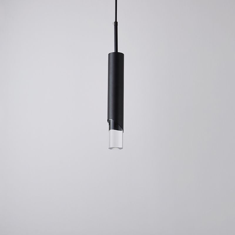Luz colgante LED cilíndrica de aluminio en una lámpara de colgación acrílica de estilo conciso moderno para espacios interiores