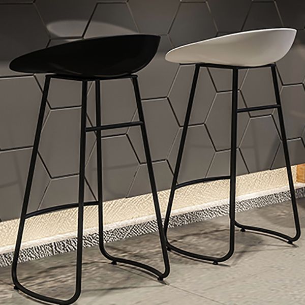 Modern Footrest Counter-height Stool Indoor Plastic and Metal Bucket Counter Chair