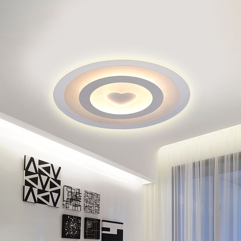 Moderne Ronde Acryl Flush Mount Light LED 8 "/16.5" /20.5 " Breed Spoelen Lamp met hart patroon in Warm/Wit Licht